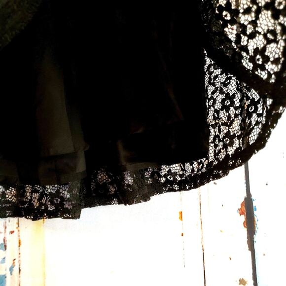 Forever 21 Black Lacy Skater Skirt Size M Zipper Back Short Lined Goth Chic - Picture 3 of 7